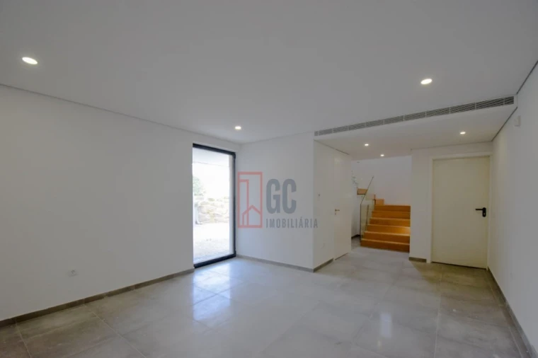 Moradia T3 para Venda em Oliveira do Douro Foto 37