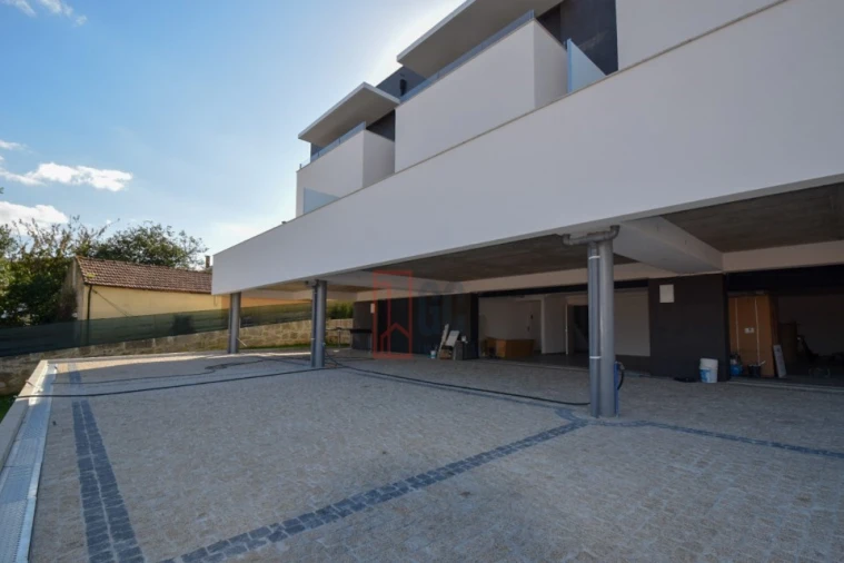 Moradia T3 para Venda em Oliveira do Douro Foto 43