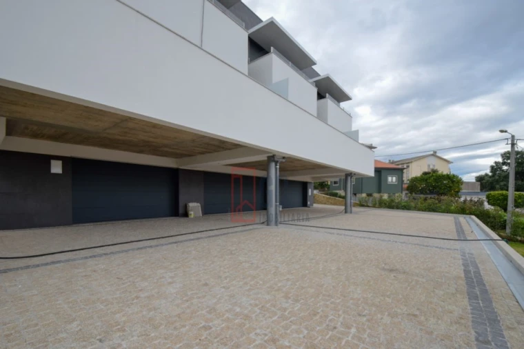 Moradia T3 para Venda em Oliveira do Douro Foto 44