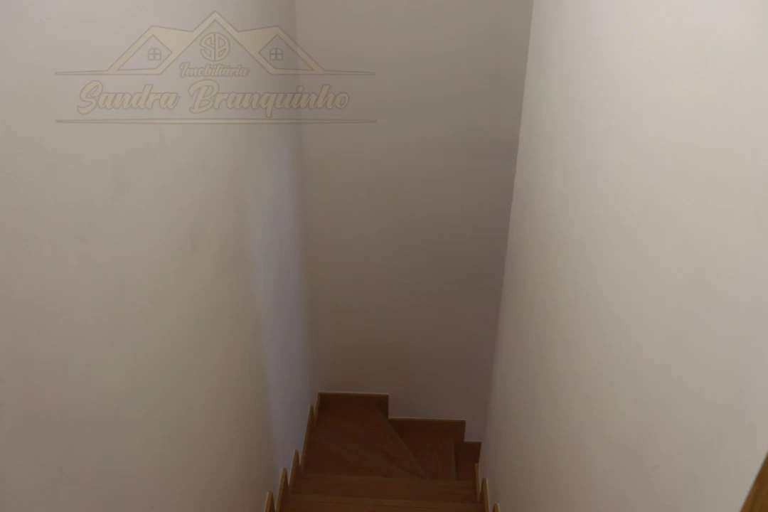 Moradia T2 para Venda em Santa Maria, São Pedro e Matacães Foto 9