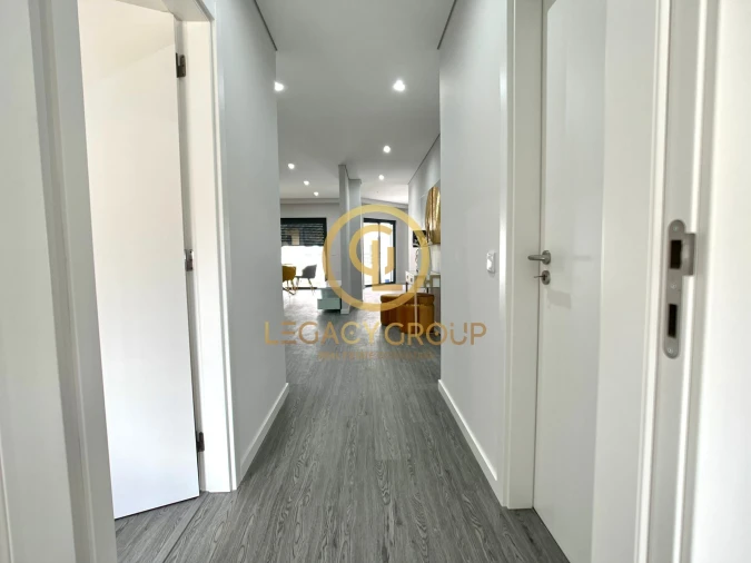 Apartamento T3 para Venda em Quelfes Foto 18