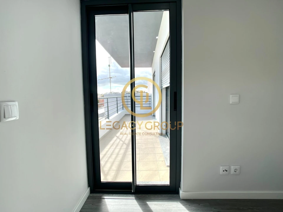 Apartamento T3 para Venda em Quelfes Foto 19