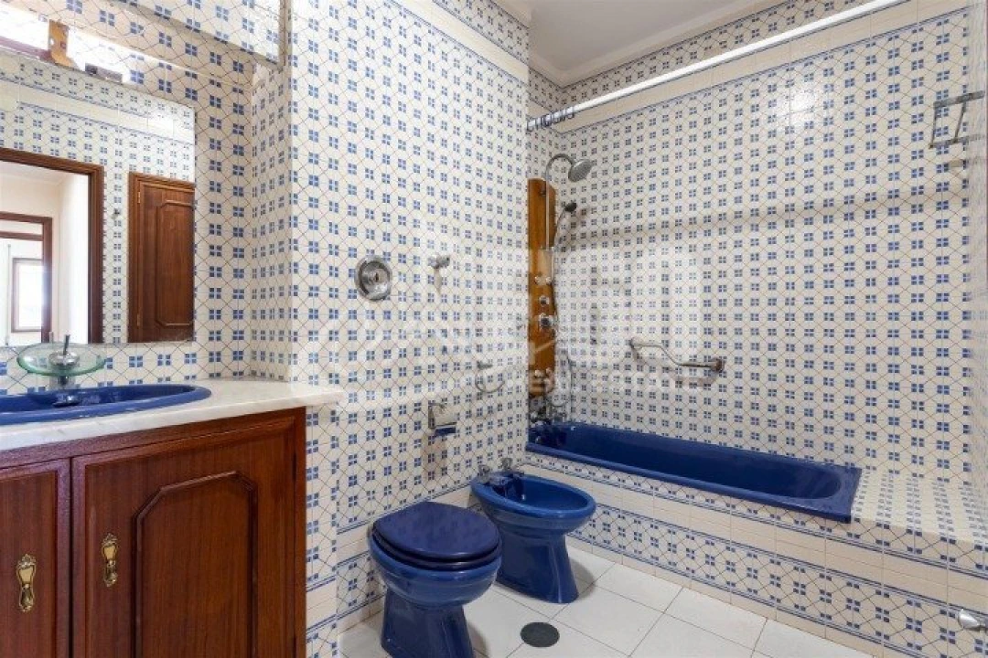 Apartamento T5 para Venda em Espinho Foto 14