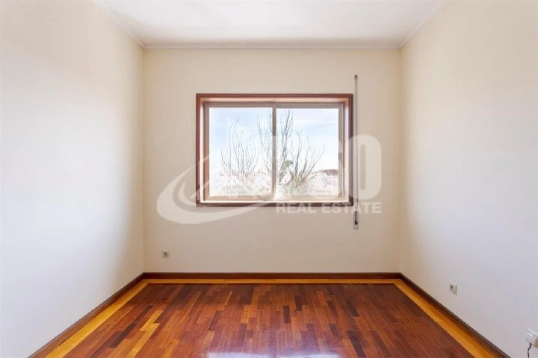Apartamento T5 para Venda em Espinho Foto 9