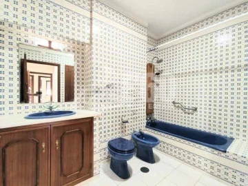 Apartamento T5 para Venda em Espinho