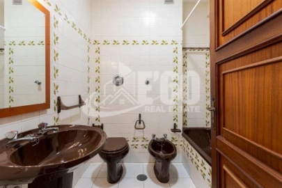 Apartamento T5 para Venda em Espinho