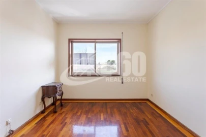Apartamento T5 para Venda em Espinho