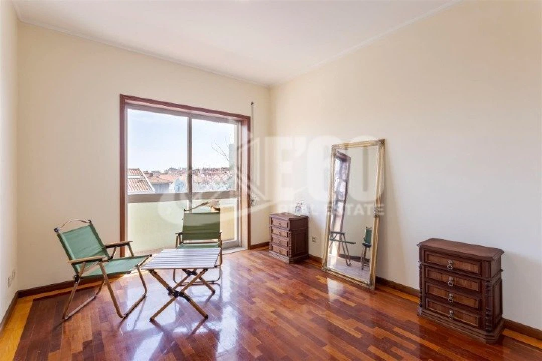 Apartamento T5 para Venda em Espinho Foto 12