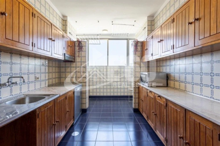 Apartamento T5 para Venda em Espinho Foto 6