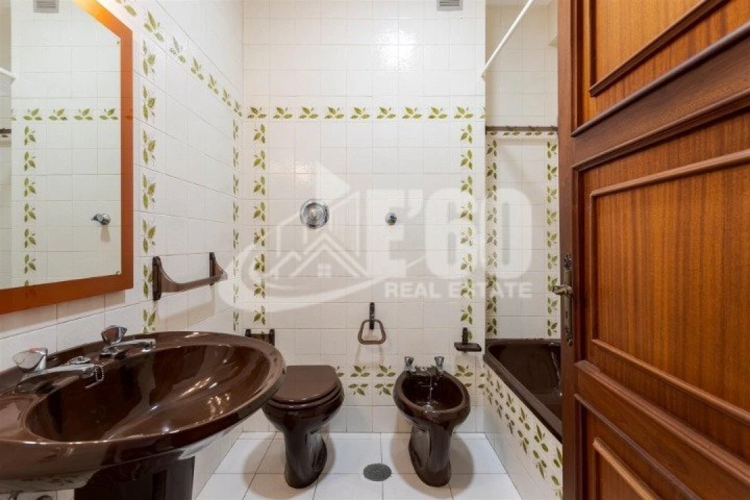 Apartamento T5 para Venda em Espinho Foto 15