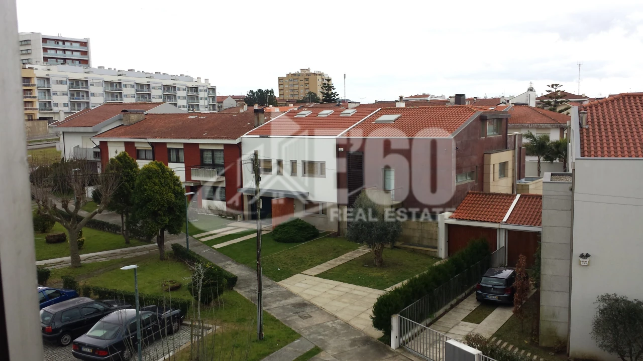 Apartamento T5 para Venda em Espinho Foto 1