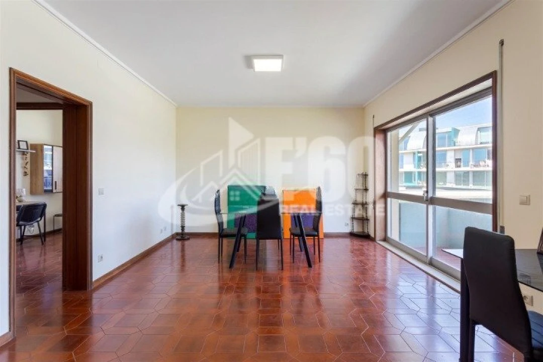 Apartamento T5 para Venda em Espinho Foto 4