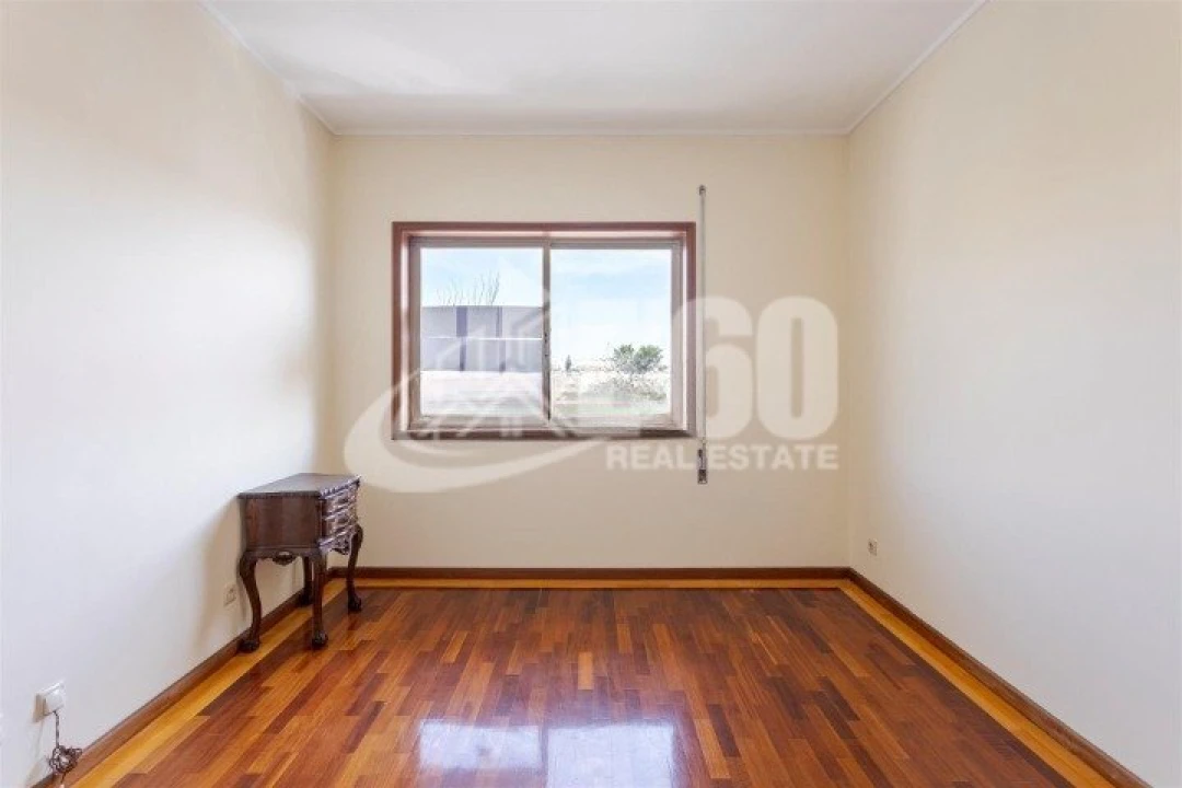 Apartamento T5 para Venda em Espinho Foto 11