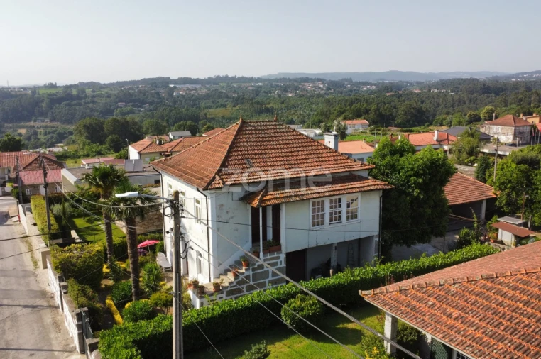 Moradia T5 para Venda em Santo Tirso, Couto (Santa Cristina e São Miguel) e Burgães