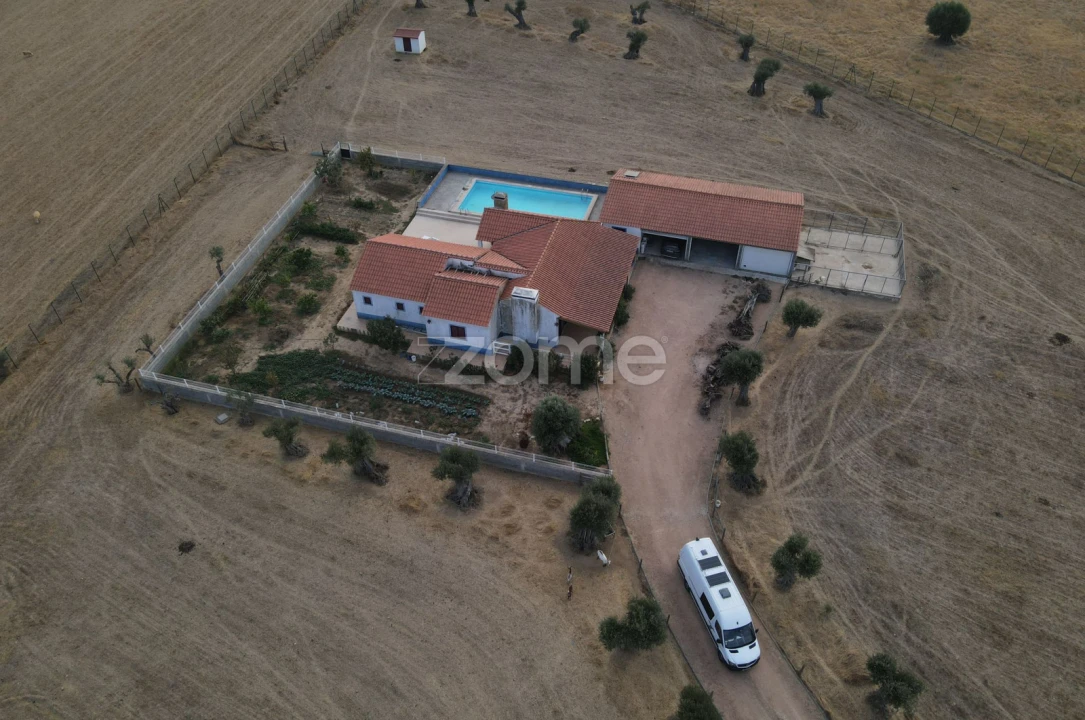 Moradia T3 para Venda em Vimieiro Foto 2