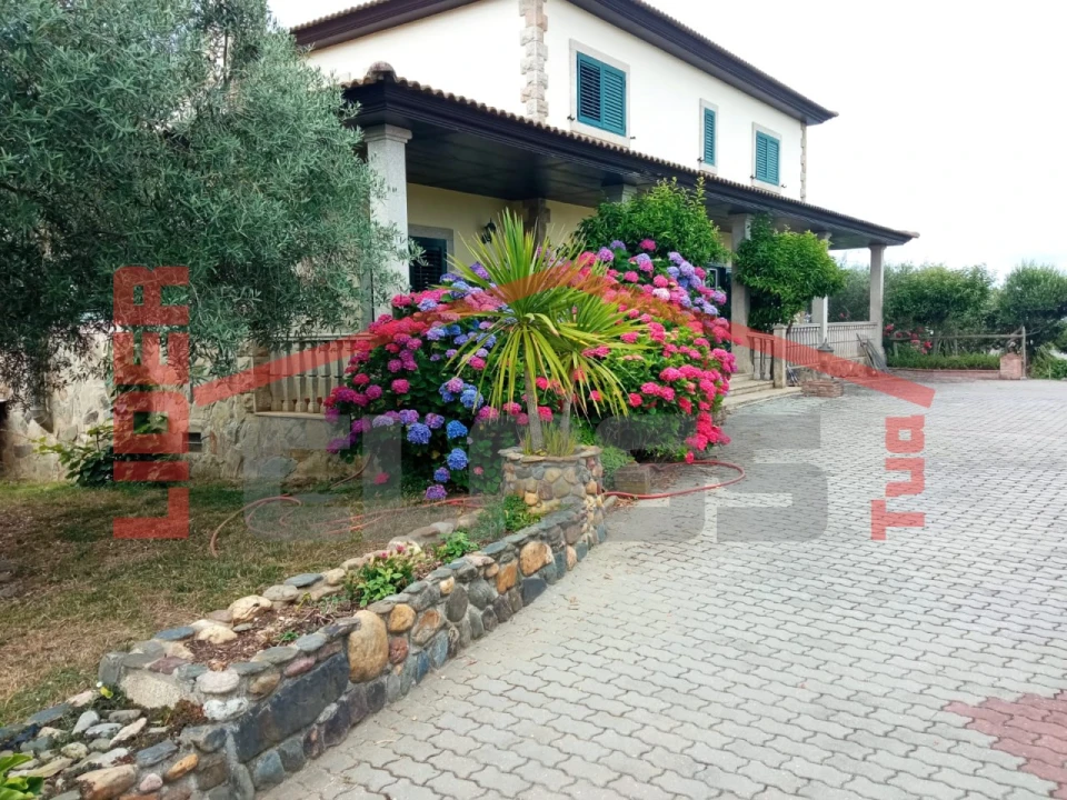 Moradia T6 para Venda em Vimioso Foto 1