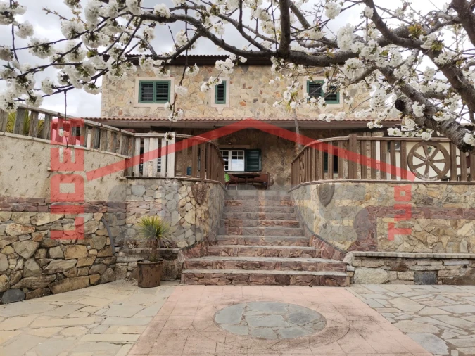 Moradia T6 para Venda em Vimioso Foto 2