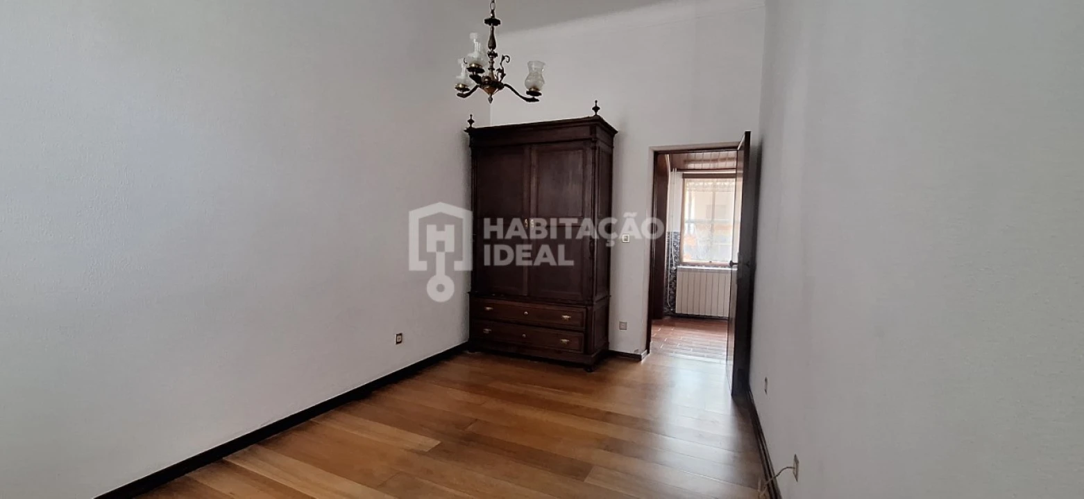 Moradia T3 para Venda em Soza Foto 32