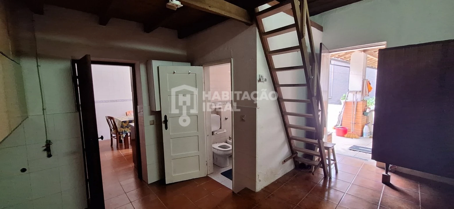 Moradia T3 para Venda em Soza Foto 13