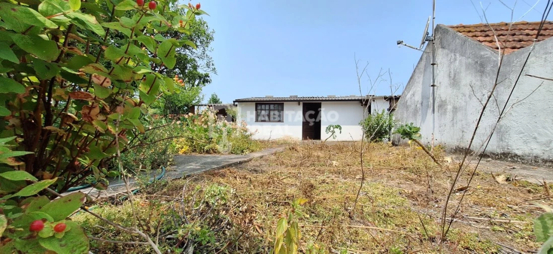 Moradia T3 para Venda em Soza Foto 3