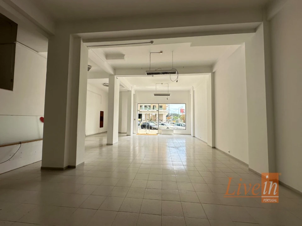 Loja para Arrendamento em Loures Foto 1