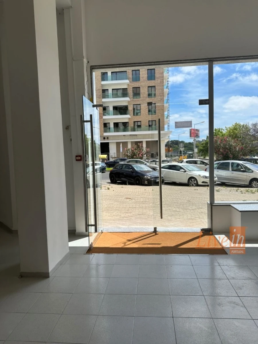 Loja para Arrendamento em Loures Foto 6