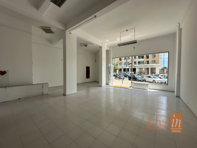 Loja para Arrendamento em Loures Foto 8