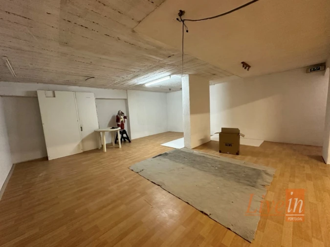 Loja para Arrendamento em Loures Foto 16