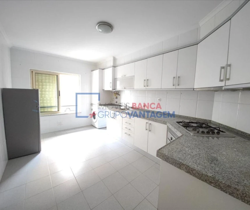 Apartamento T2 para Venda em Tavarede Foto 2