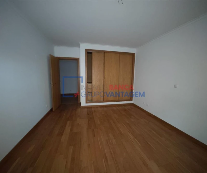 Apartamento T2 para Venda em Tavarede Foto 7