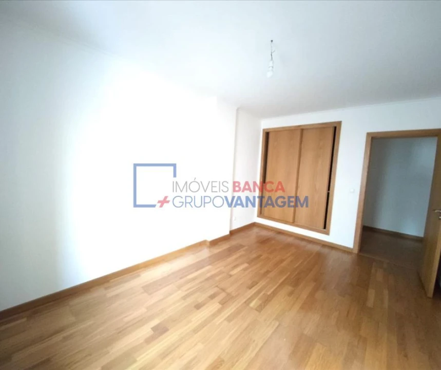 Apartamento T2 para Venda em Tavarede Foto 11