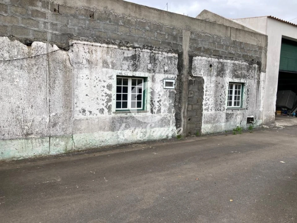 Moradia T2 para Venda em Santa Cruz da Graciosa Foto 1