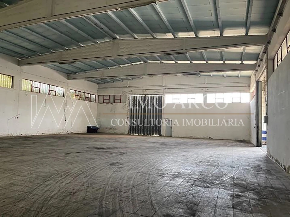 Armazém para Venda em Constantim e Vale de Nogueiras Foto 4