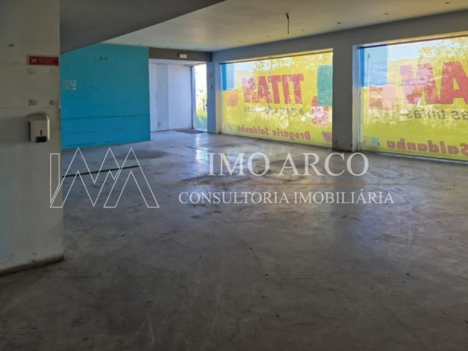 Armazém para Venda em Constantim e Vale de Nogueiras Foto 11