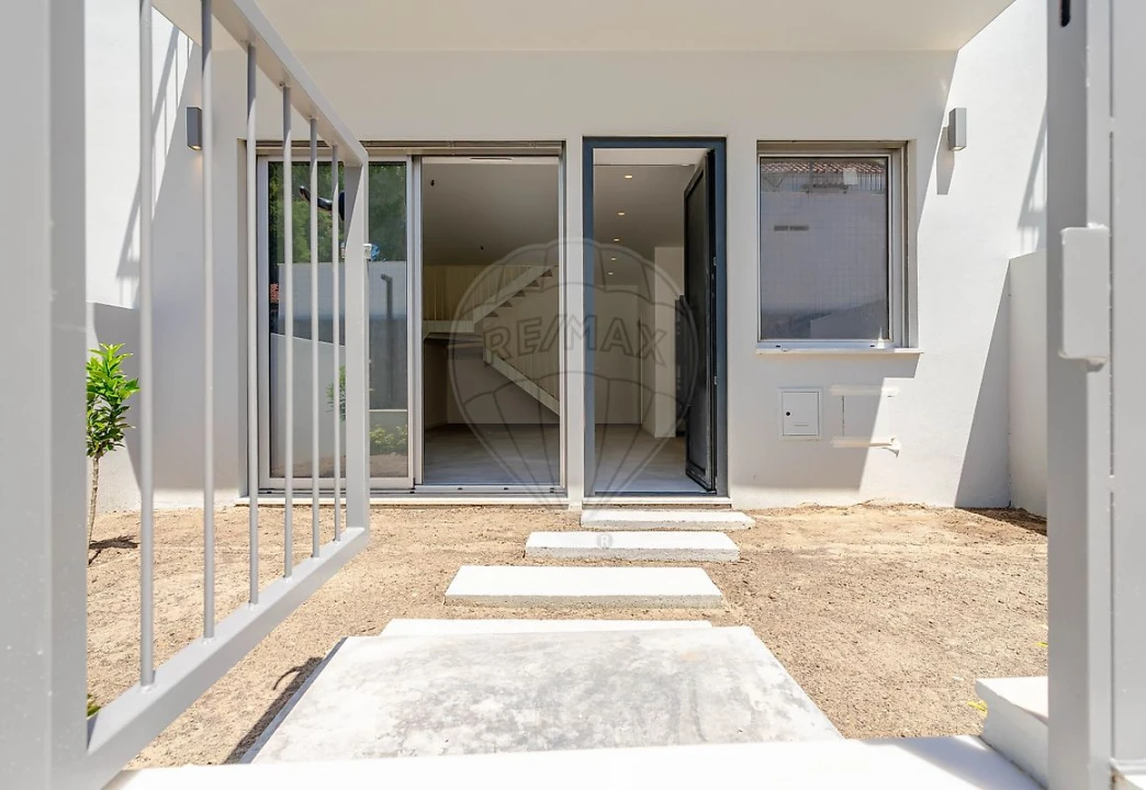 Moradia T2 para Arrendamento em Amora Foto 29