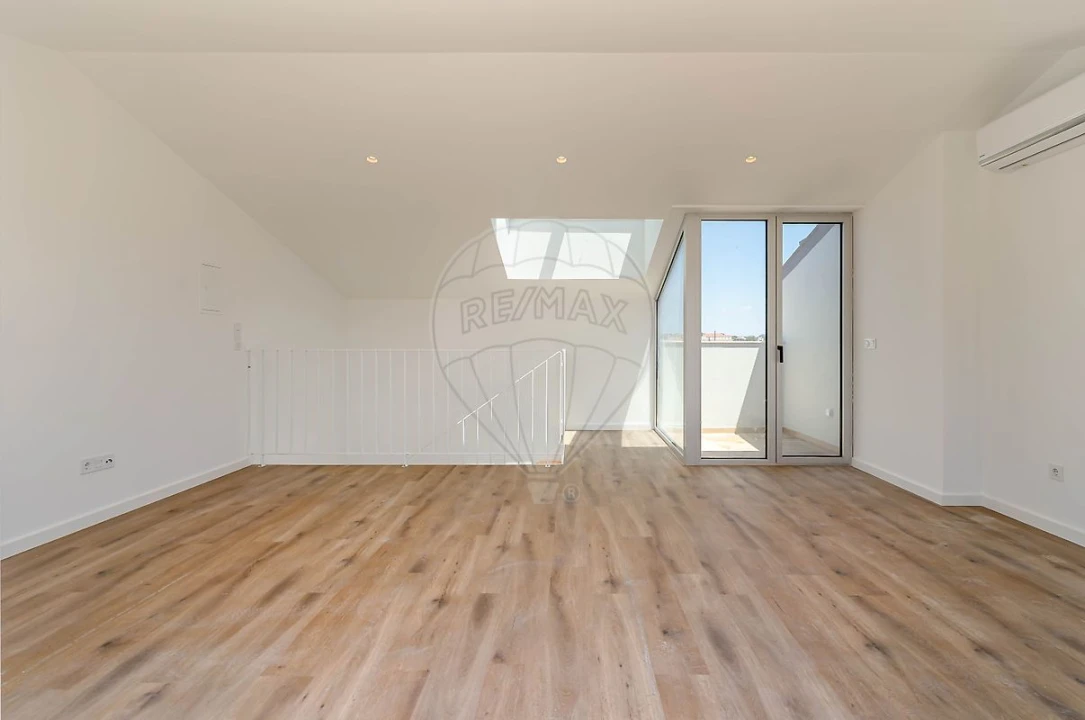 Moradia T2 para Arrendamento em Amora Foto 23