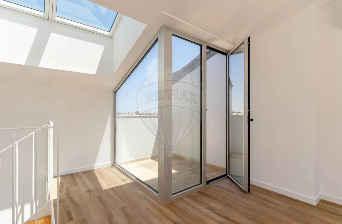 Moradia T2 para Arrendamento em Amora Foto 25