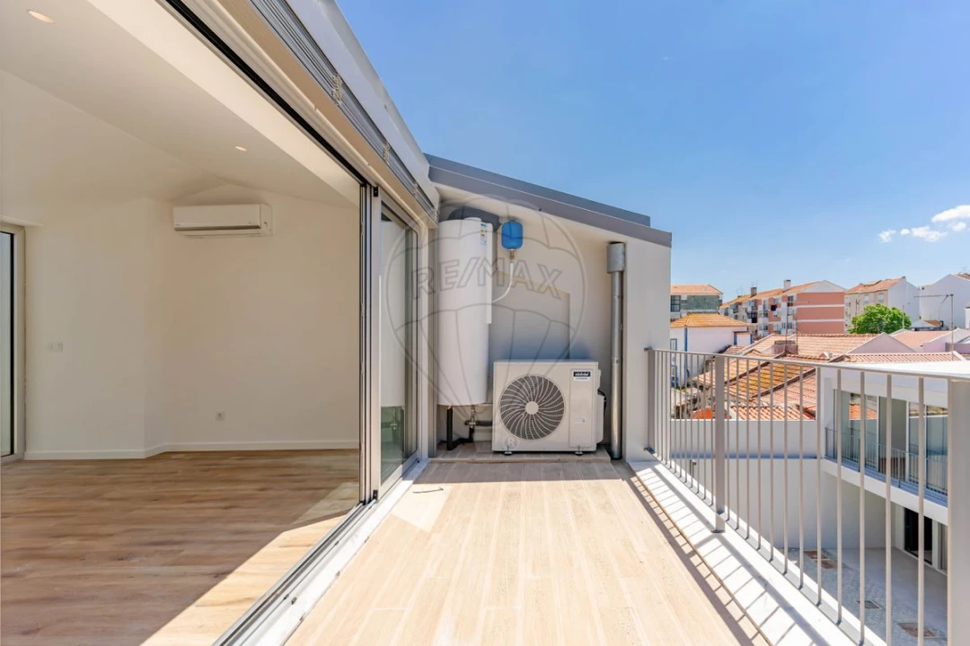 Moradia T2 para Arrendamento em Amora Foto 40