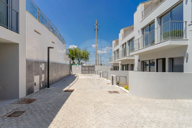 Moradia T2 para Arrendamento em Amora Foto 46