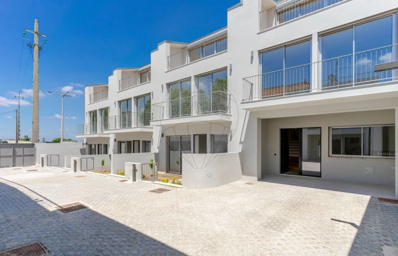 Moradia T3 para Arrendamento em Amora Foto 2