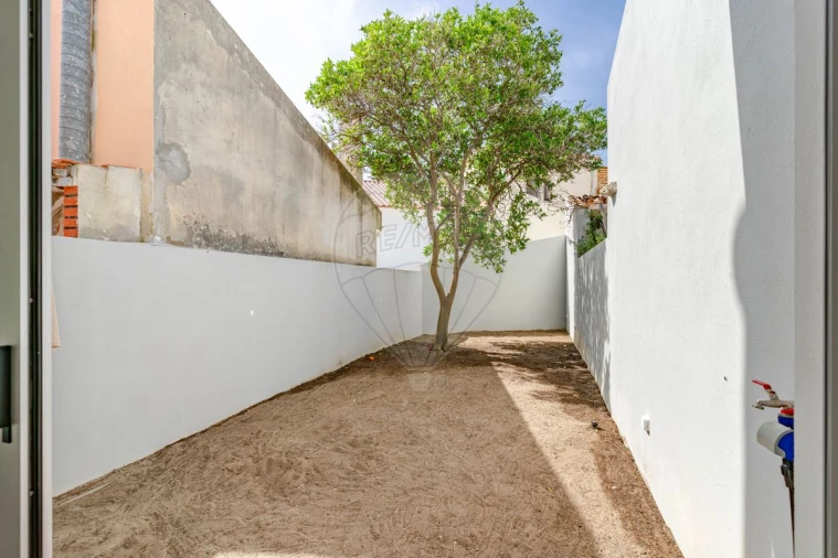 Moradia T3 para Arrendamento em Amora Foto 7