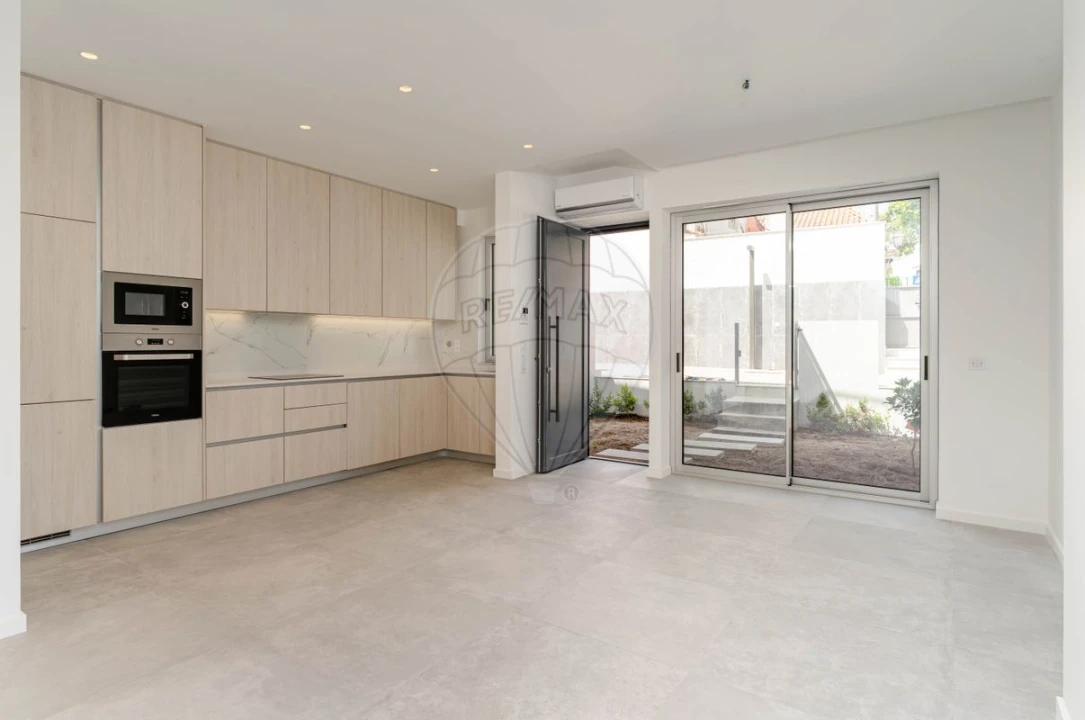 Moradia T2 para Arrendamento em Amora Foto 1