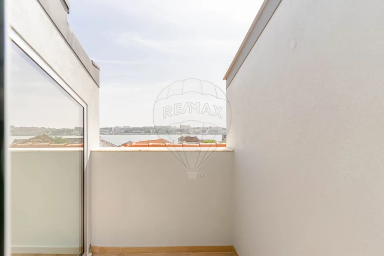 Moradia T2 para Arrendamento em Amora Foto 22