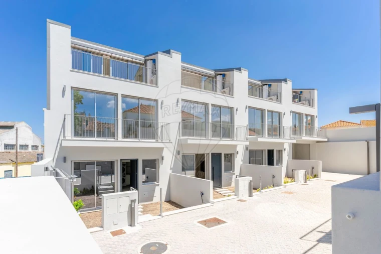 Moradia T2 para Arrendamento em Amora Foto 24