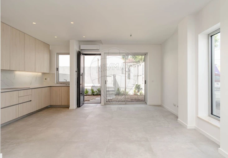 Moradia T2 para Arrendamento em Amora Foto 3