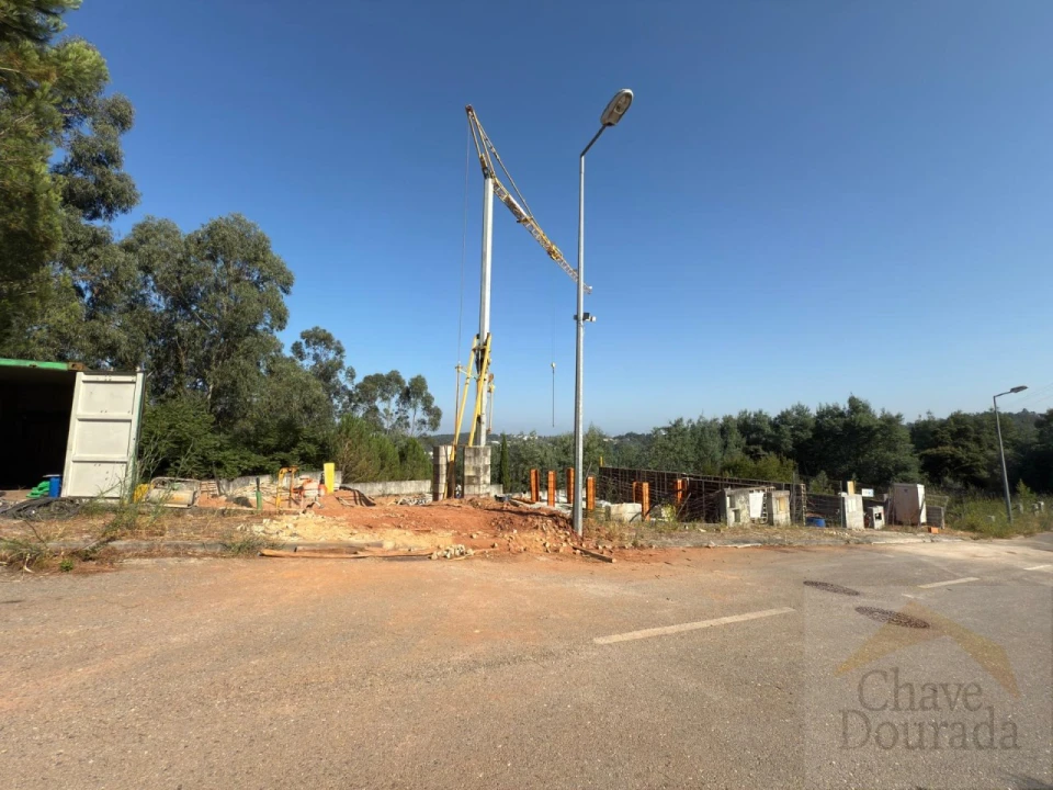 Moradia T4 para Venda em Santo Antonio dos Olivais Foto 5