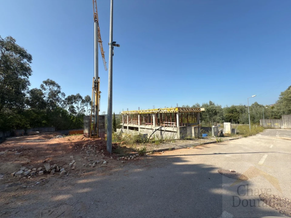 Moradia T4 para Venda em Santo Antonio dos Olivais Foto 3