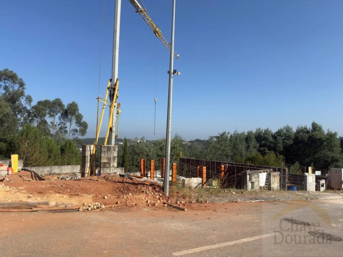 Moradia T4 para Venda em Santo Antonio dos Olivais Foto 4