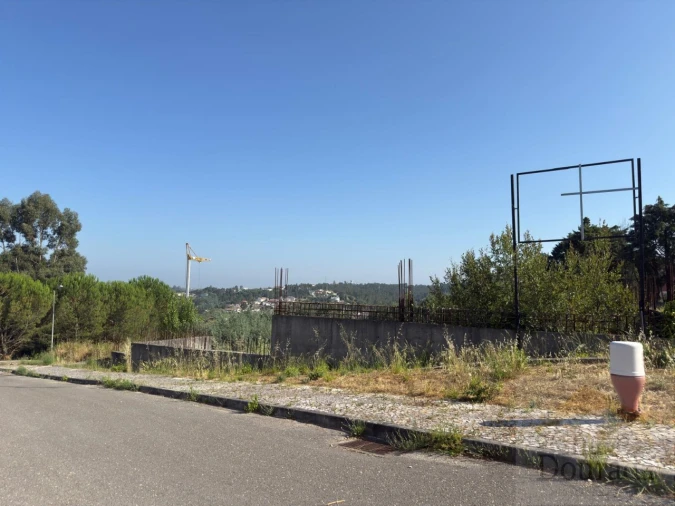 Moradia T4 para Venda em Santo Antonio dos Olivais Foto 8