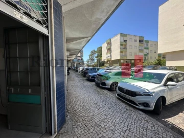 Loja para Venda em Loures